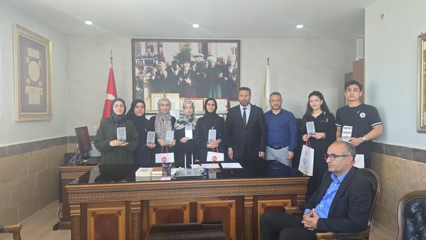 Bandırma’da Umre Ödüllü Bilgi Yarışmasında Başarılı Öğrencilere Ödül