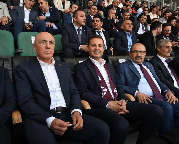 Balıkesir Büyükşehir Başkanı Ahmet Akın’dan Teksüt Bandırmaspor’a Destek