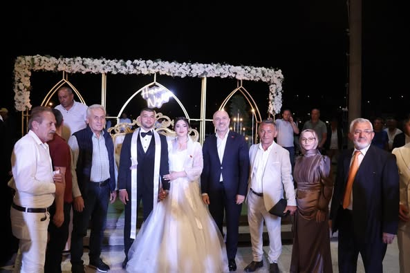 Marmara Adalar Belediyesi Başkanı Dinçer, Bir Düğün Törenine Katıldı