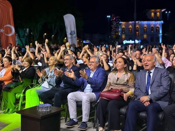 CHP Balıkesir Heyeti, Bandırma Sahil Şenlikleri’ne Katıldı