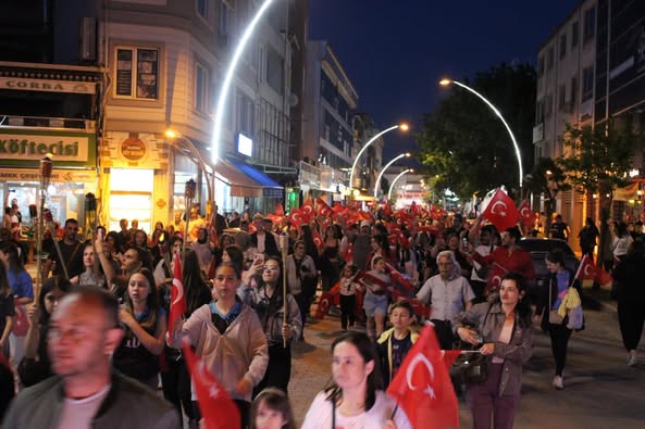 Gönen’de 19 Mayıs Atatürk’ü Anma, Gençlik ve Spor Bayramı Coşkuyla Kutlandı