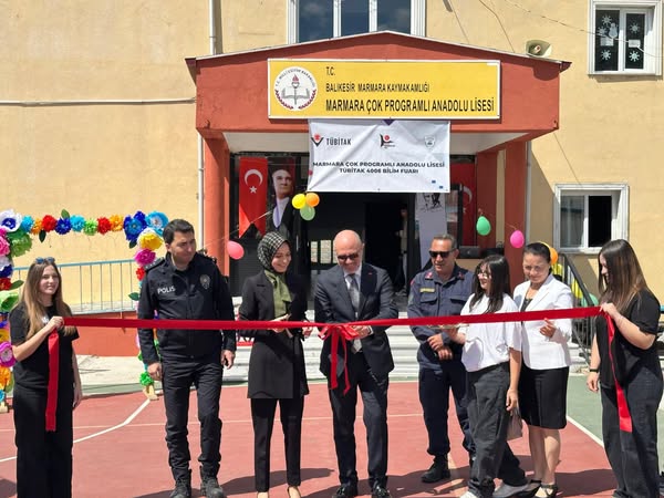 Marmara Adalar’da TÜBİTAK Bilim Fuarı Öğrencilerin Projelerini Sergiledi