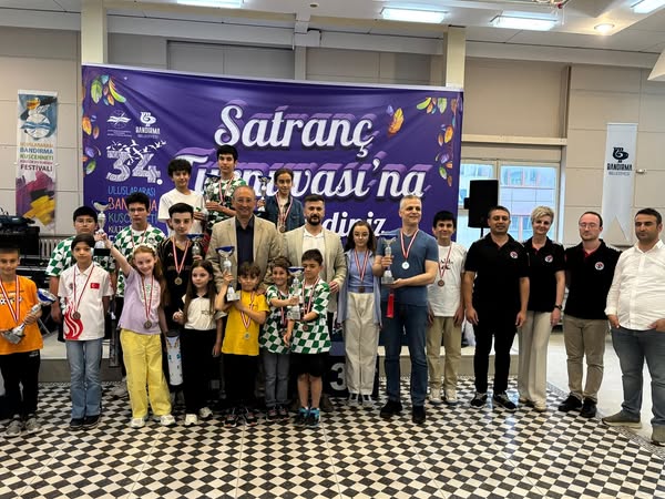Bandırma’da 7. Geleneksel Satranç Turnuvası Sona Erdi
