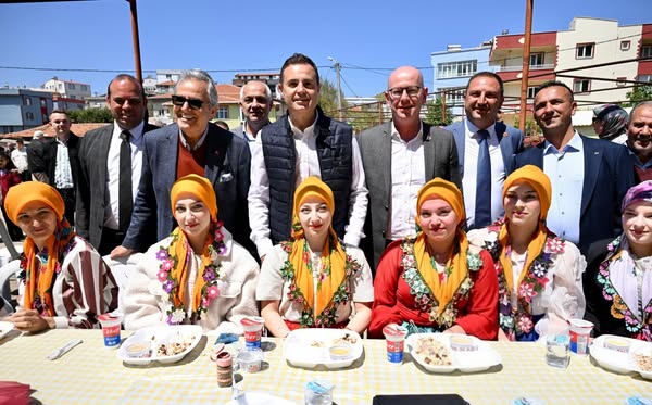Balıkesir’de Köy Hayrına Toplanan Heyet, Bandırma’da Destek Gösterdi