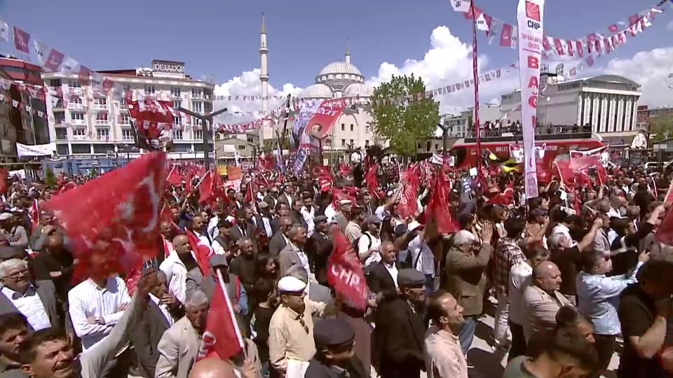 Van’da “Millet İradesine Sahip Çıkıyoruz” Mitingiyle Destek Gösterisi