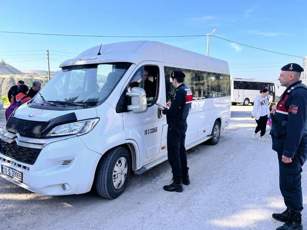 Balıkesir’de Okul Çevreleri ve Servis Araçları Kapsamlı Denetimlerden Geçti