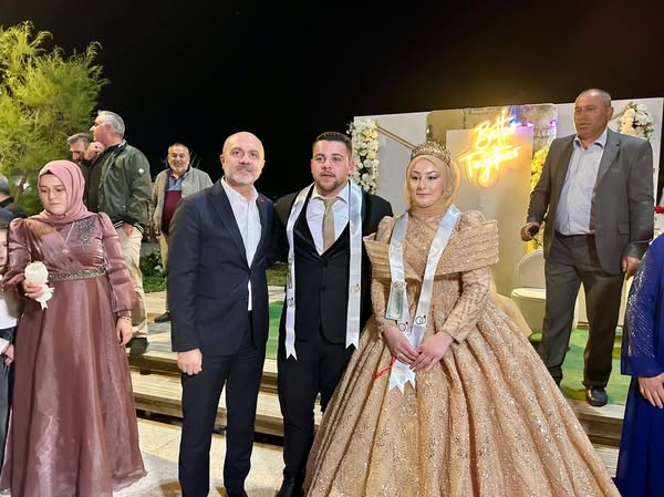 Marmara Adalar Belediye Başkanı Dinçer, Elif Keskinsoy ve Ömürcan Yılmazer’in Nişan Törenine Katıldı