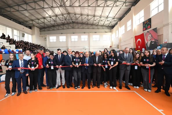 Balıkesir’de TÜBİTAK 4006 Bilim Fuarı Açıldı: Öğrencilerin Bilimsel Projeleri Vali Ustaoğlu’nun Katılımıyla Sergilendi