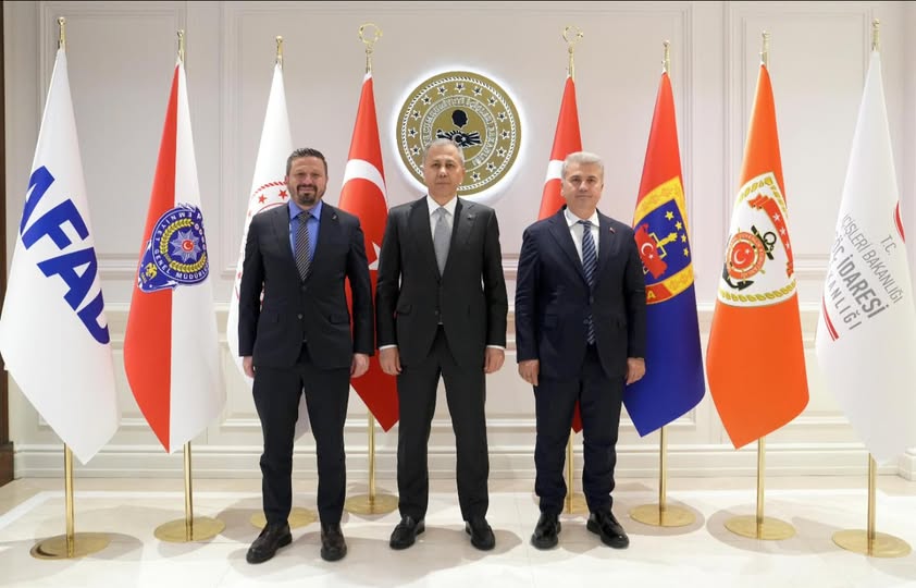 İçişleri Bakanı Yerlikaya, Balıkesir İl Başkanı ile İstişarede Bulundu
