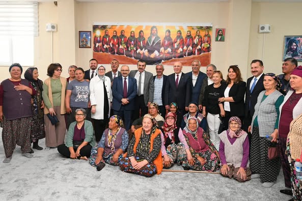 Milli Eğitim Bakanı Tekin, Balıkesir’de Sivil Toplum Kuruluşlarıyla İstişarede Bulundu