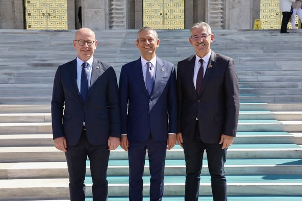 CHP Balıkesir Heyeti, Genel Başkan Özel ve Kadın Kolları Genel Başkanı Kaya ile Bir Araya Geldi