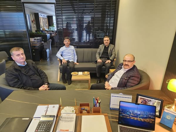 Balıkesir Valisi Ustaoğlu, Yerel İşletme Dizayner Mobilya’yı Ziyaret Etti