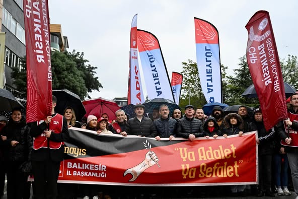 Balıkesir’de 1 Mayıs Coşkusu: Başkan Akın İşçi ve Emekçilerle Birlikte Yürüyüşe Katıldı