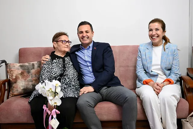 Balıkesir Büyükşehir Belediye Başkanı Ahmet Akın, Anneler Günü’nde Türk Anneler Derneği’ni Ziyaret Etti