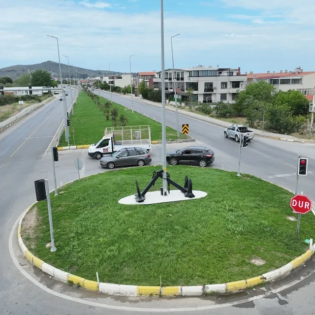 Balıkesir’de Orta Refüjlerde Yenileme Çalışmaları Devam Ediyor
