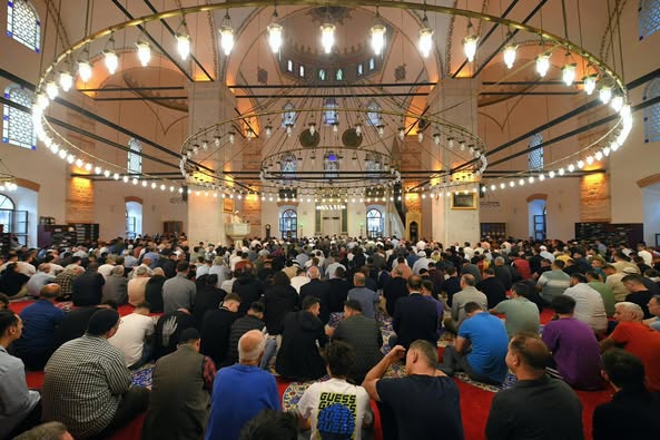 Balıkesir Valisi Ustaoğlu, Kurban Bayramı’nda Vatandaşlarla Bayramlaştı