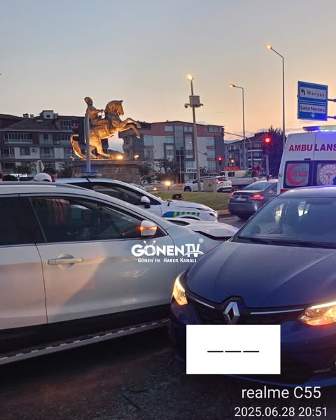 Bandırma Girişinde 2 Araçlı Kaza: 5 Yaralı