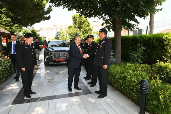 Balıkesir Valisi, Jandarma Teşkilatı’nın Kuruluş Yıl Dönümünde İl Jandarma Komutanlığı’nı Ziyaret Etti