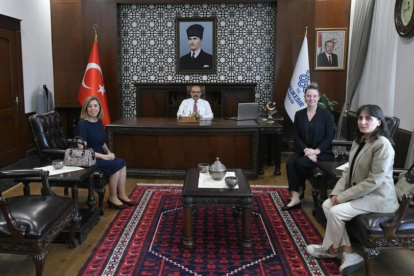 Balıkesir Valisi Ustaoğlu, Kalben Derneği Başkanı Ekşi’yi Ağırladı