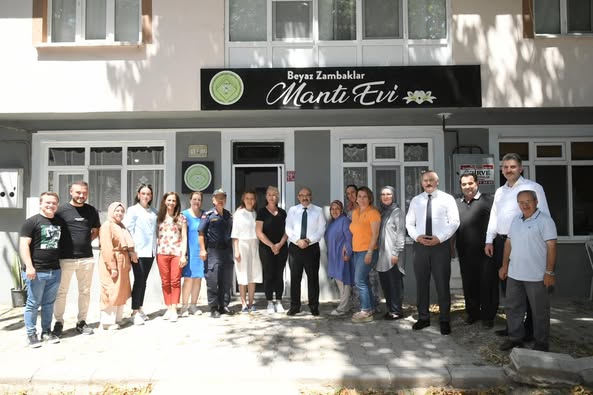 Balıkesir Valisi Ustaoğlu, Beyaz Zambaklar Kadın Kooperatifini Ziyaret Etti