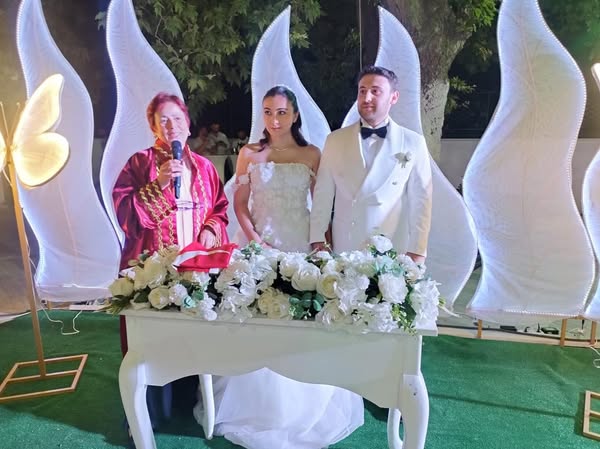 Marmara Adalar’da Yeni Evlenen Çifte Mutluluk Dileriz