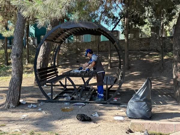 Bandırma Belediyesi Ziraat Bahçesi’nde Temizlik Çalışmaları Sürüyor
