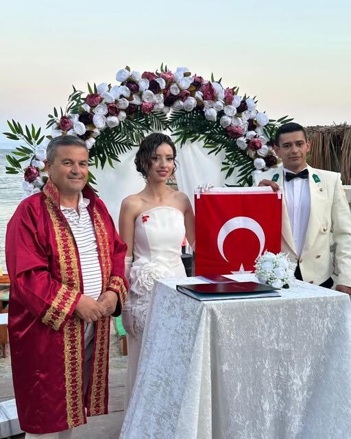 Marmara Adalar’da Evlenen Çifte Mutluluk Dileriz