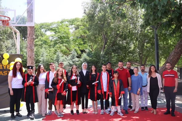 Marmara Adalar’da Okul Mezuniyetleri Coşkuyla Kutlandı