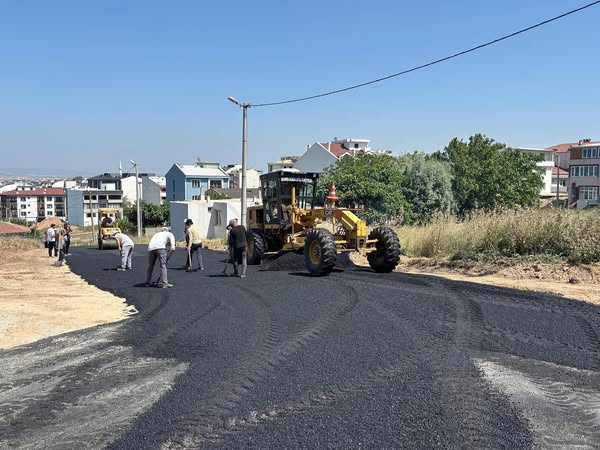 Bandırma’da Asfalt Serim Çalışmaları Devam Ediyor