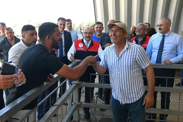 Balıkesir Valisi Ustaoğlu, Kurbanlık Pazarı’nı Ziyaret Etti