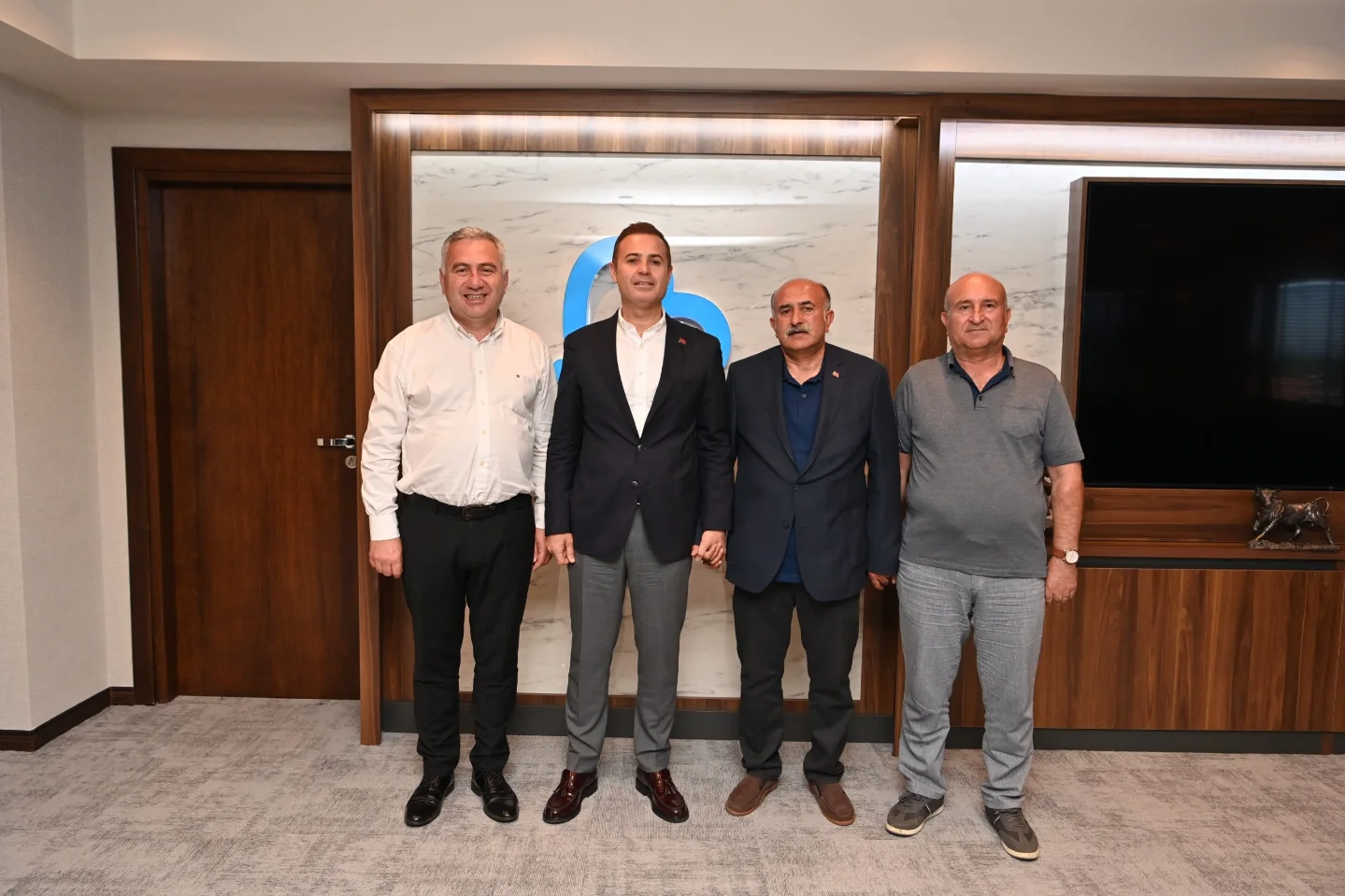 Balıkesir Büyükşehir Belediyesi Başkanı, Erzurum Şenkaya Belediye Başkanı’nı Ağırladı