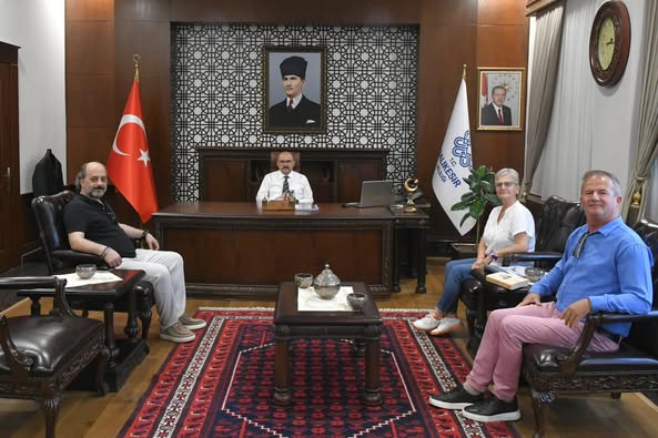 Balıkesir Valisi Ustaoğlu’na Gönen Film Platformu ve Dernek Ziyareti