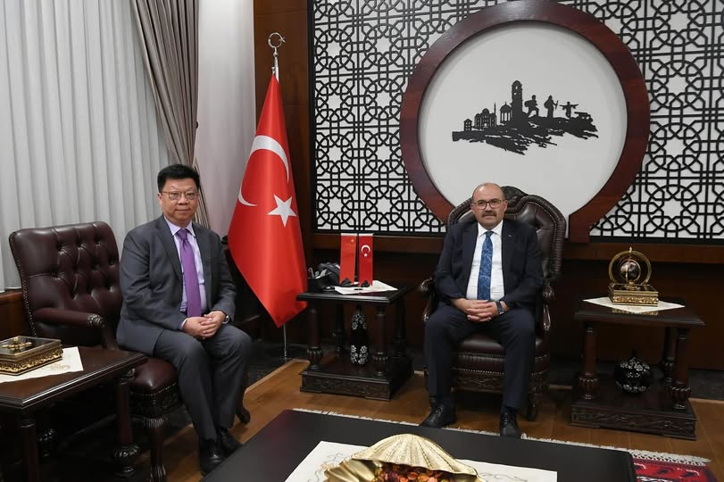 Çin Konsolosu, Balıkesir Valisi ile Bir Araya Geldi