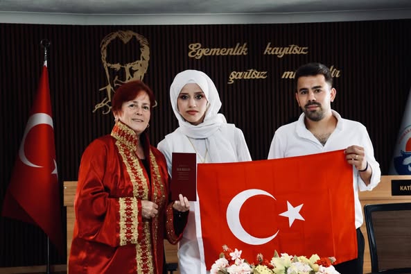 Marmara Adalar’da Evlilik Sevinci: Hadice Alhajhussein ve Burak Özdemir Evlendi
