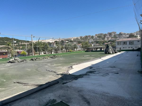 Saraylar Halı Saha Zemini Yenileniyor: Gençler İçin Daha Güvenli Spor Alanı
