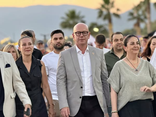 Erdek’te Uluslararası Halk Dansları Festivali Kültür Köprüsü Kurdu