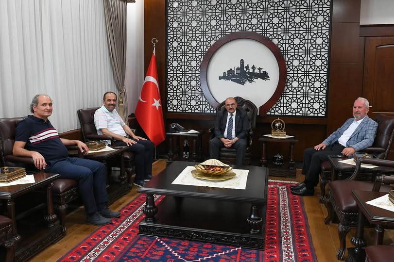 Balıkesir Valisi Ustaoğlu’na Milletvekili ve Eski İl Başkanı Ziyareti