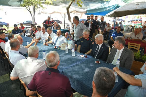 Balıkesir Valisi Ustaoğlu Erdek’te Vatandaşlarla Buluştu