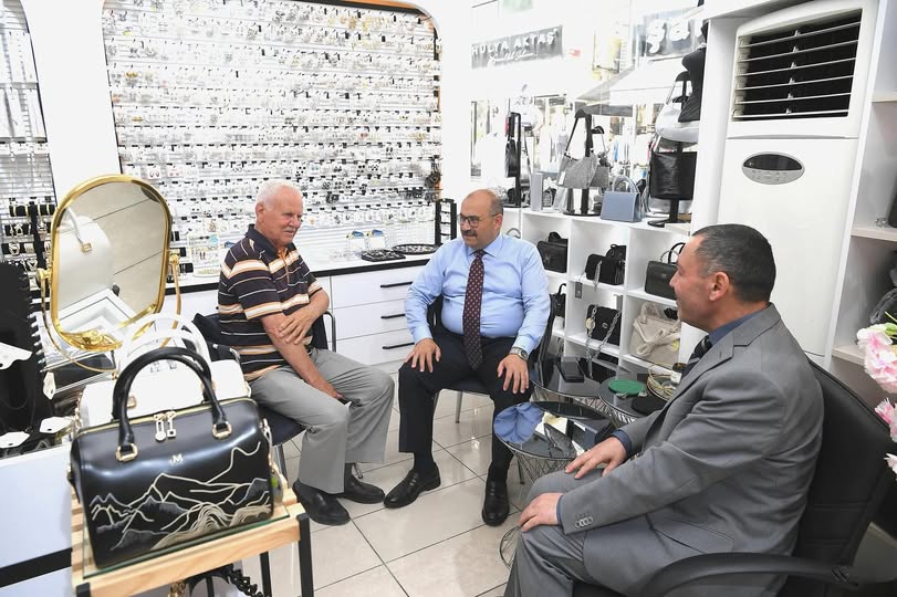 Balıkesir Valisi Ustaoğlu, Çarşı Esnaflarını Ziyaret Etti