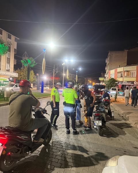 Gönen’de Gece Trafik Denetimi Yapıldı: Abartı Egzoz ve Kask Kontrolleri