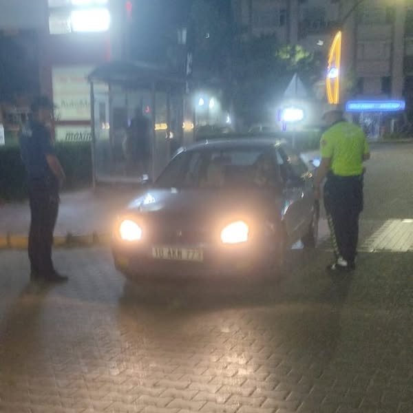 Gönen’de Gece Denetimi: Plevne Meydanı ve Hüseyin Tümer Caddesi’nde Asayiş Kontrolleri