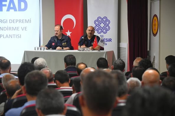 Sındırgı’da Deprem Sonrası Muhtarlar ile Vali Toplantısı