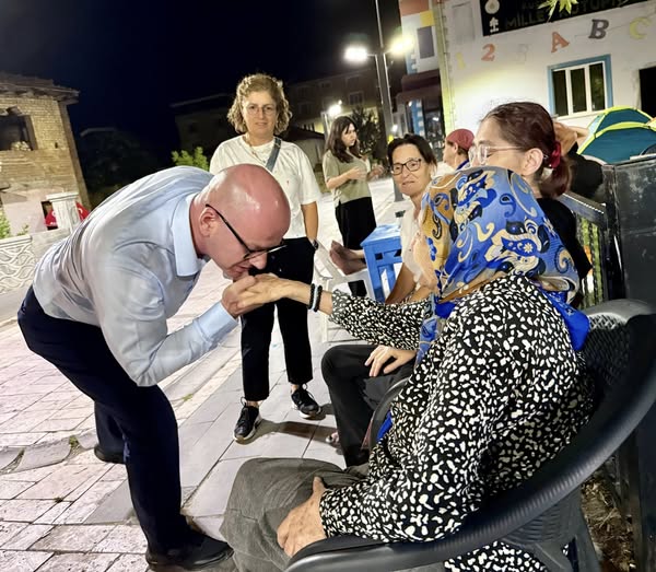 Sındırgı’da Depremzede Ailelere Ziyaret
