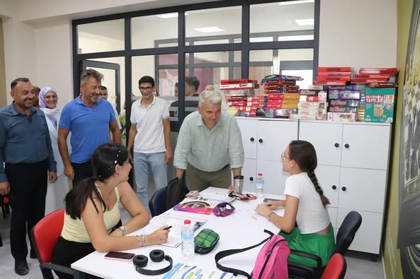 Burhaniye’de Dev Yatırım Hamlesi: Yeni Adalet Sarayı, Gençlik Merkezi ve Yüzme Havuzu İnşaatları Devam Ediyor