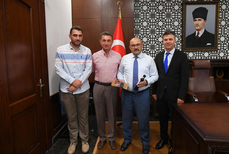 Bal Aronya İşletmecisi ve İdari İşler Müdürü, Vali Ustaoğlu’nu Ziyaret Etti