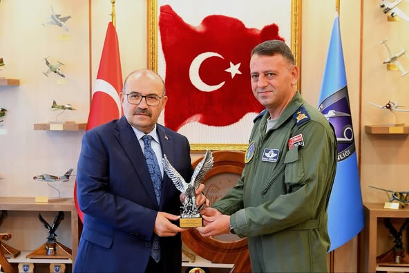 Balıkesir Valisi, Yeni Garnizon Komutanıyla Bir Araya Geldi