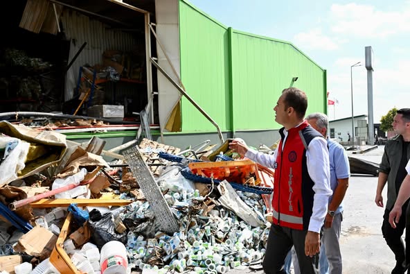 Balıkesir’de Teksüt Fabrikası Yangını: Başkan Akın Taziye Ziyareti Yaptı