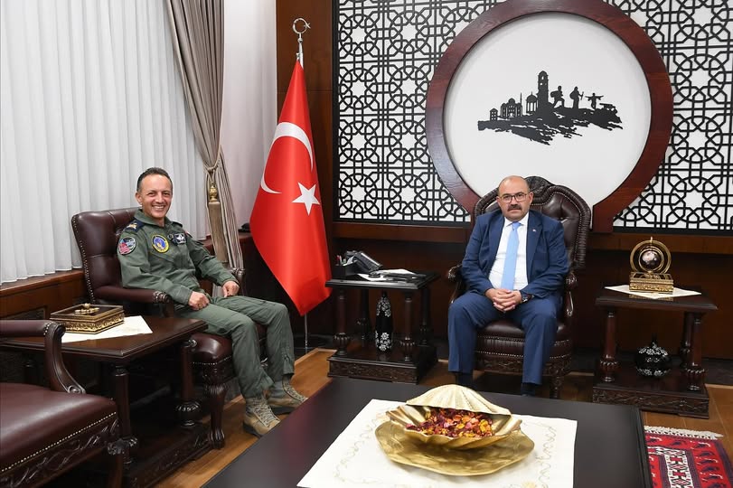 Balıkesir’de Görev Süresi Sona Eren 9. Ana Jet Üst Komutanı Valiyi Ziyaret Etti