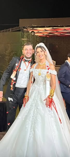 Balıkesir’de Sağlık Çalışanının Kızı Muhteşem Düğünle Evlendi