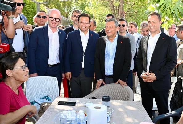 CHP Lideri Özel, Deprem Bölgesinde Sındırgı’yı Ziyaret Etti